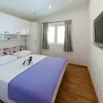 Anita-luxury Three Bedroom With Terrace Split