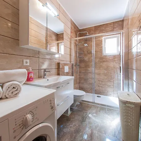 Anita-luxury Three Bedroom With Terrace Apartment