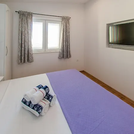Anita-luxury Three Bedroom With Terrace Apartment